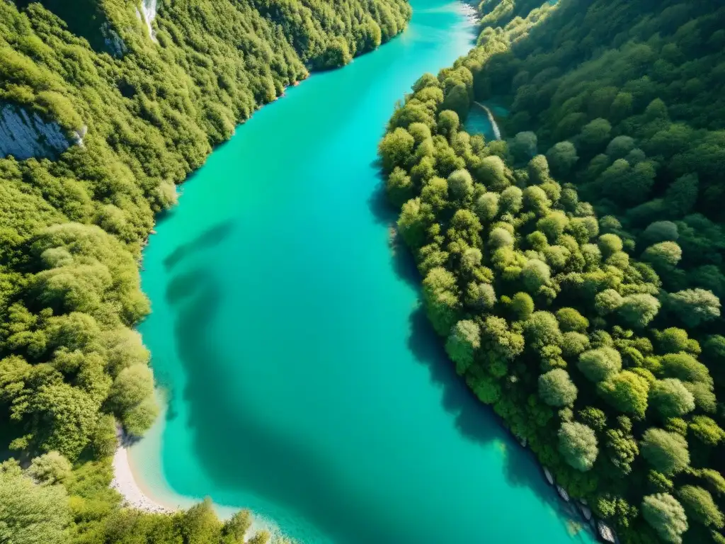 Río Soca en Eslovenia: aguas turquesas y naturaleza virgen Un río cristalino, turquesa y purificador: el Soca en Eslovenia